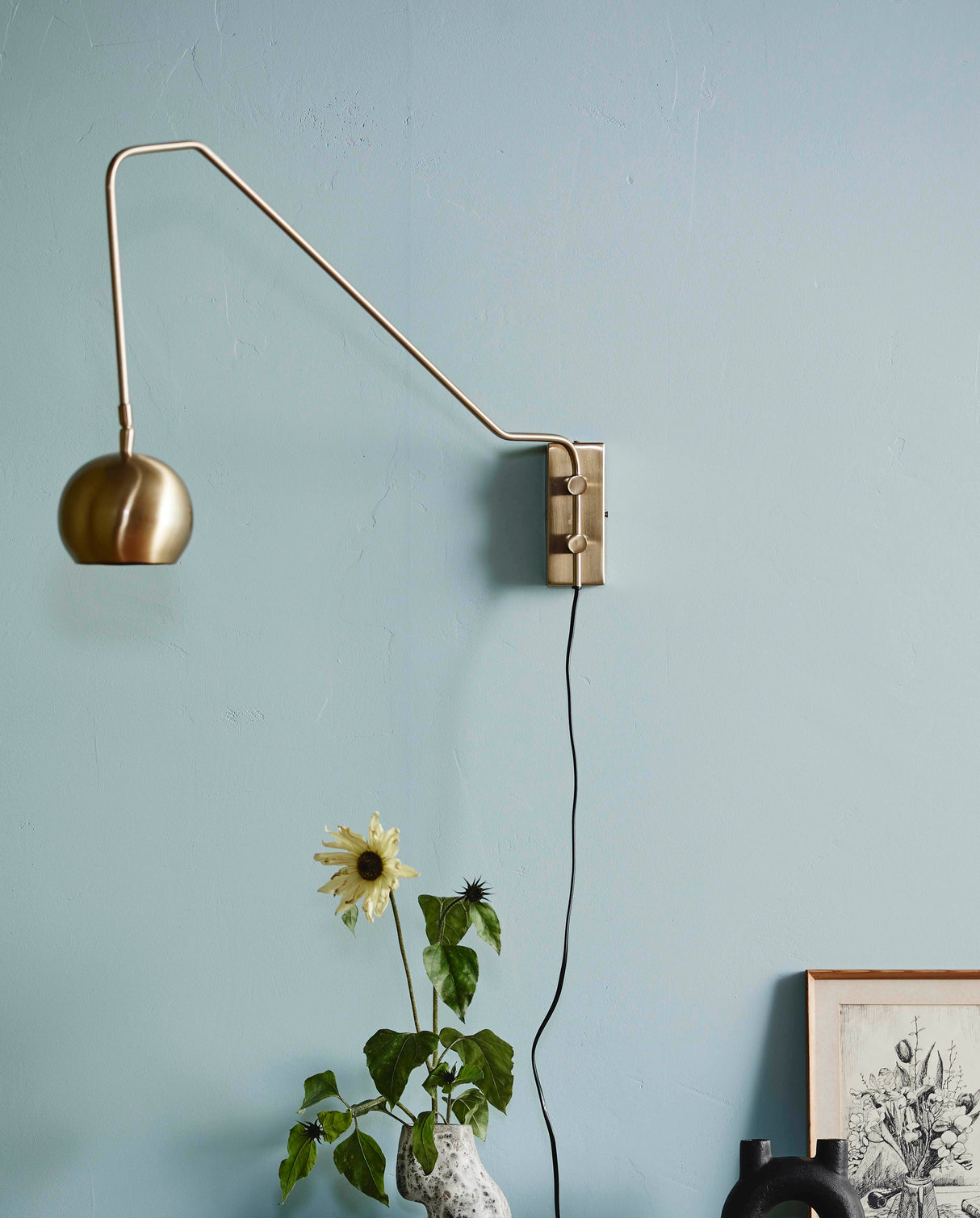 Nordal ATHENE golden wall lamp, globe