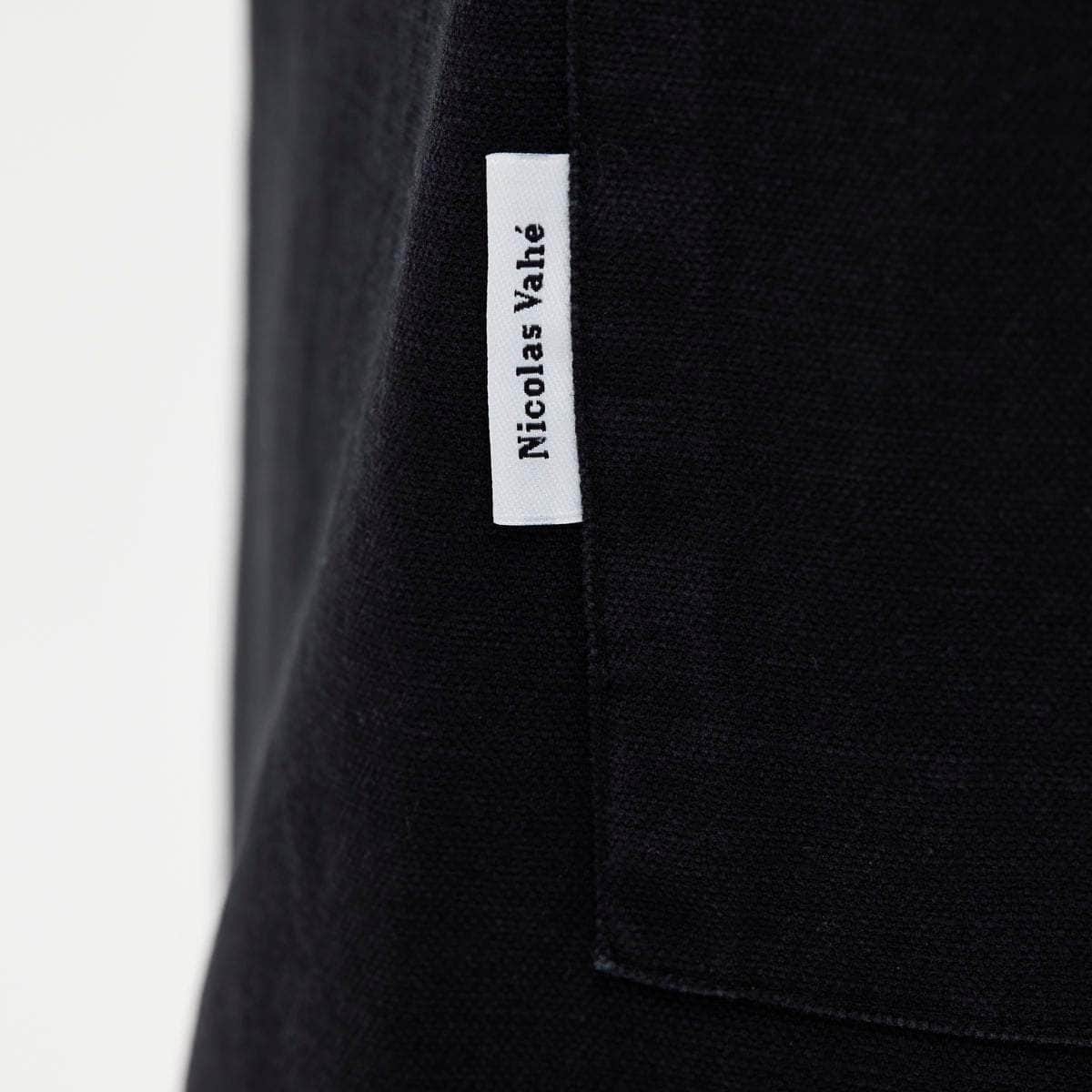 Nicolas Vahe Forklæde, Neat, Sort