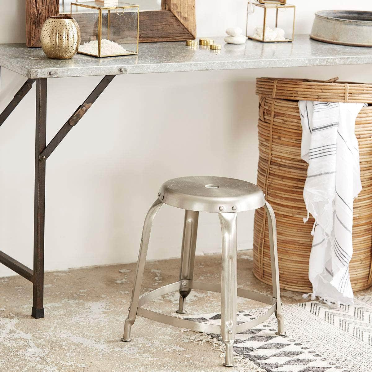 House Doctor Skammel, Define, Gunmetal