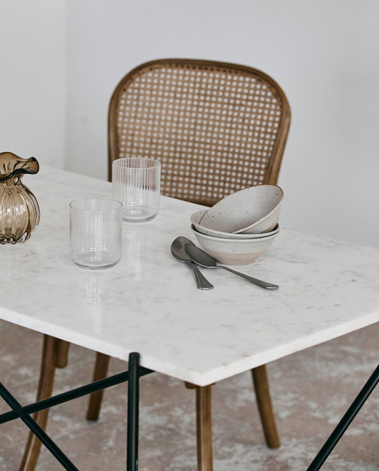 Nordal DEE desk, white marble