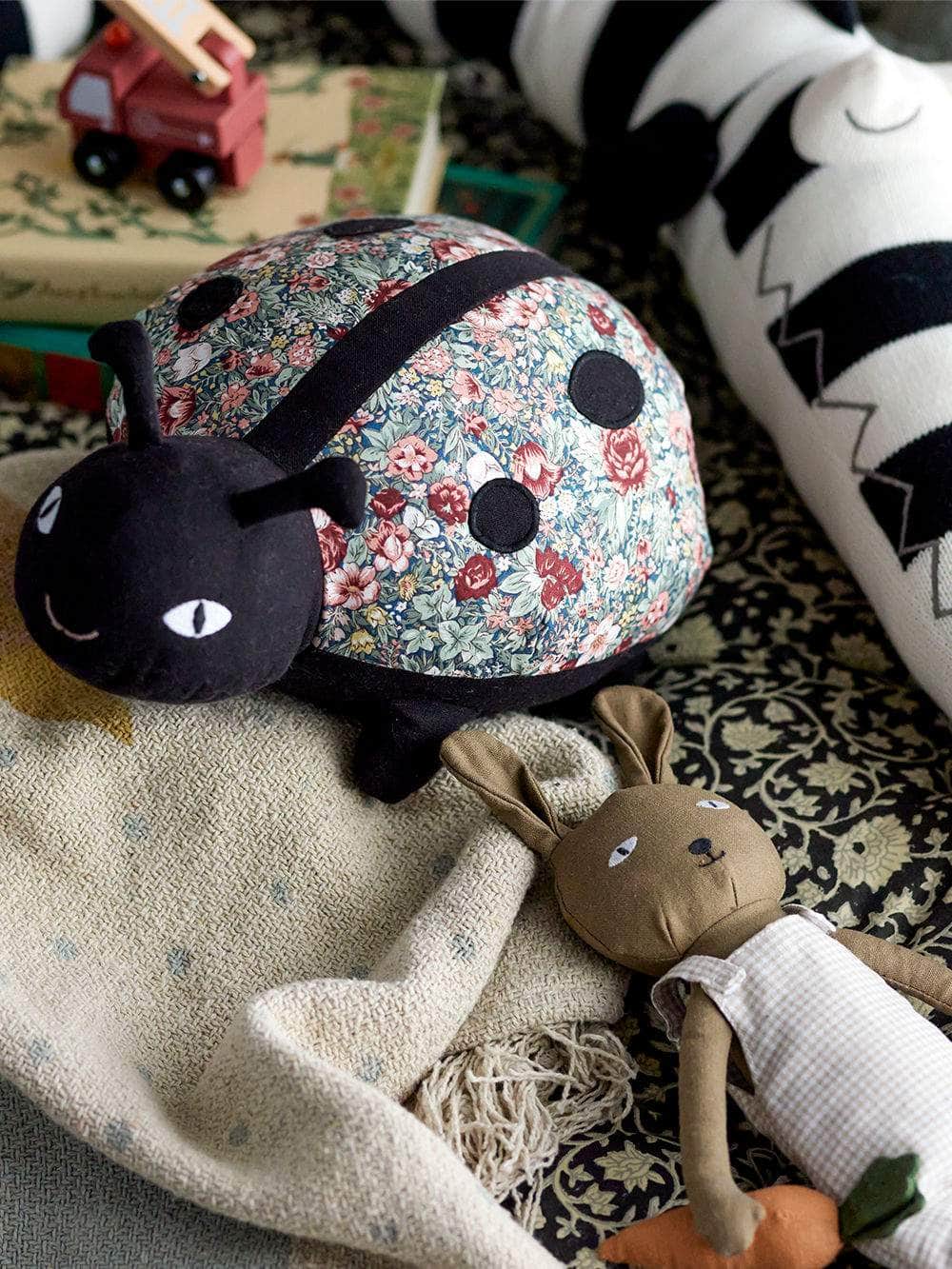 Bloomingville MINI Nova Soft Toy, Sort, Hør